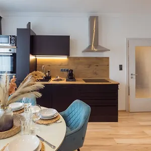 Schillerapartment Hof, Kueche, 24h Digital-checkin, Parkplatz, Wlan250mbit Apartment